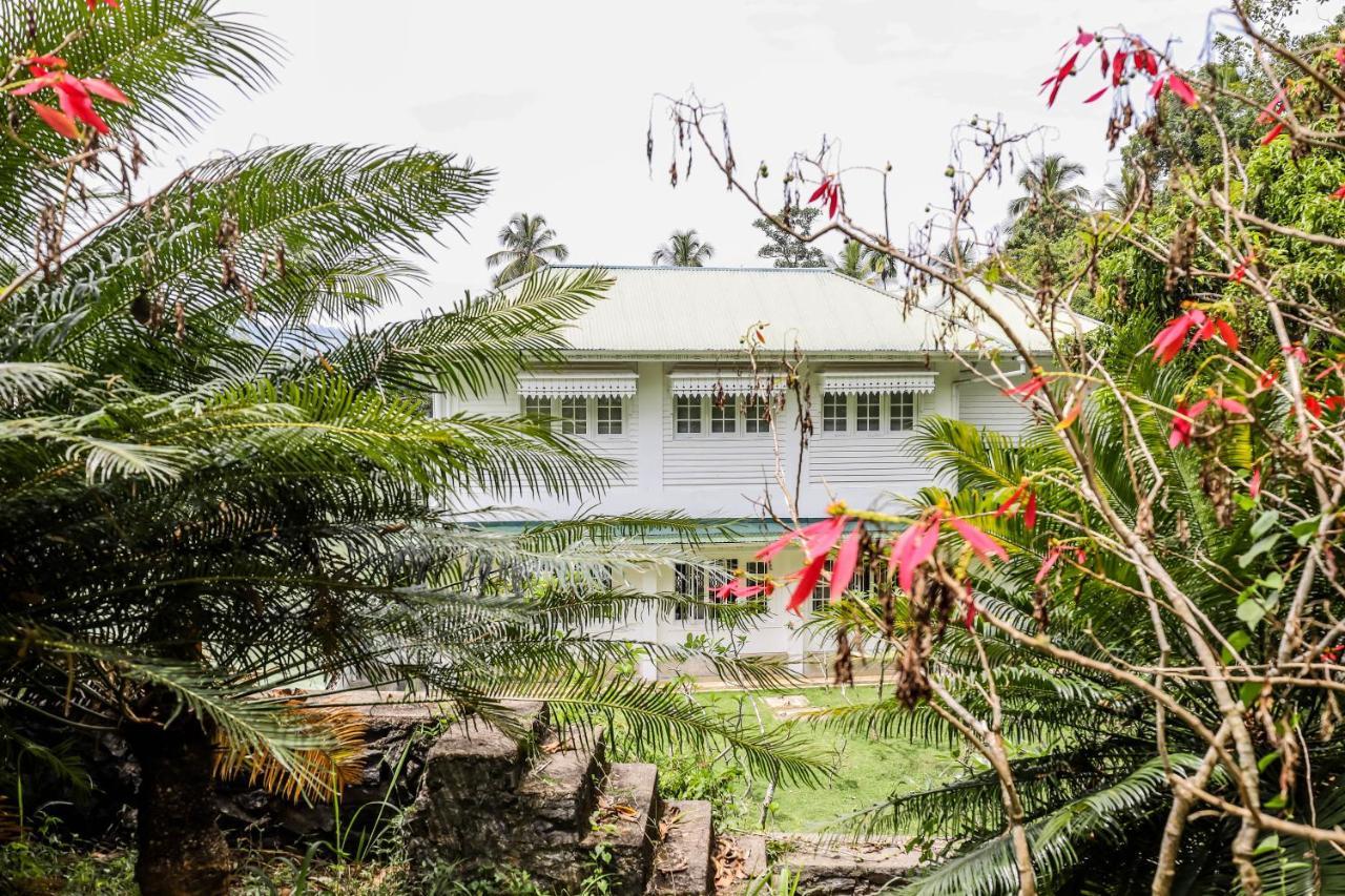 The Flame Tree Estate & Hotel Канди Екстериор снимка